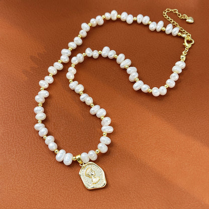 Natural freshwater pearl necklace